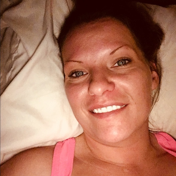 Meet your Posher, Nicole - Picture 1 of 1